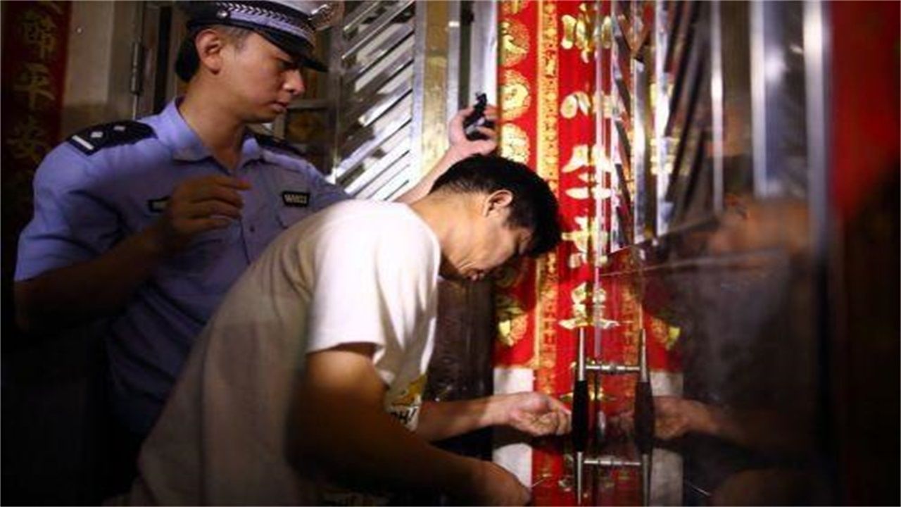 玉屏县请开锁师傅开了锁后，师傅为什么一般都不进门，就算主人请也不进去？